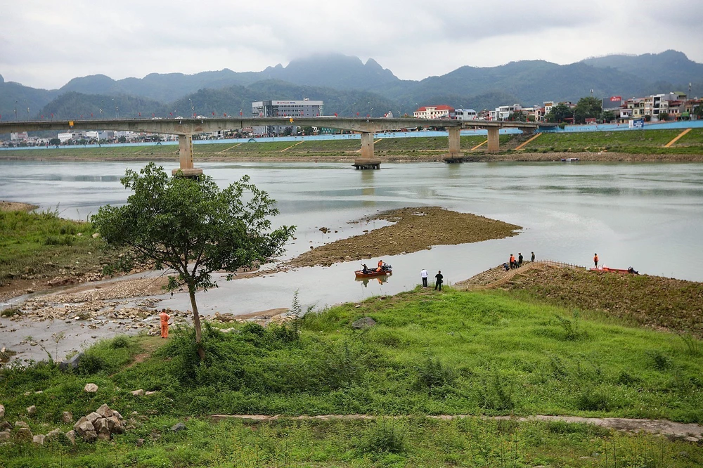 Phát hiện lượng bom, đạn lớn gần cầu Hòa Bình - Ảnh 1.