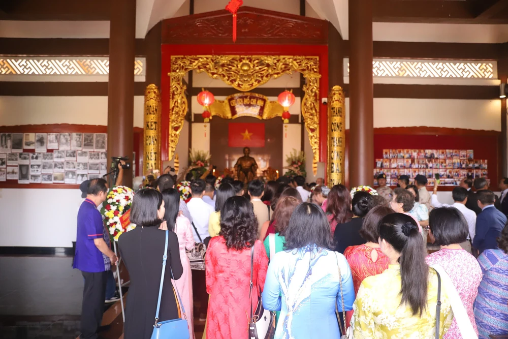 135 năm Ngày sinh Chủ tịch Hồ Chí Minh: Vang mãi lời ca dâng Bác nơi địa danh lịch sử Nakhon Phanom - Ảnh 2.
