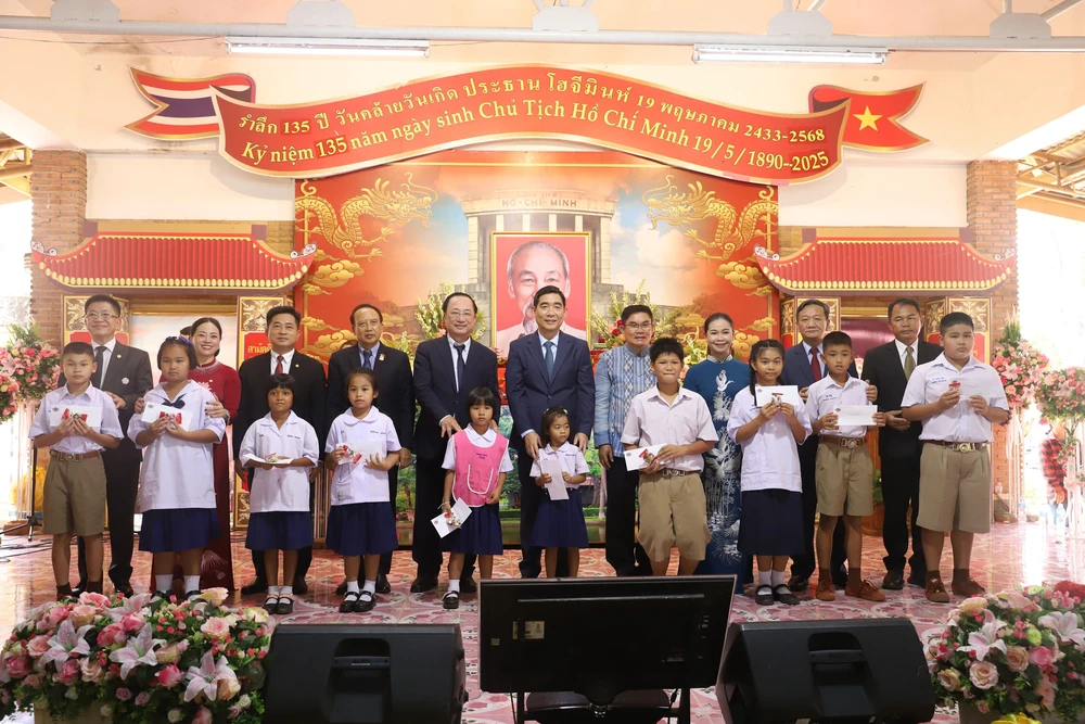 135 năm Ngày sinh Chủ tịch Hồ Chí Minh: Vang mãi lời ca dâng Bác nơi địa danh lịch sử Nakhon Phanom - Ảnh 7.