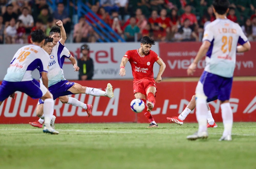 Hữu Thắng, Pedro Henrique rực sáng, HLV Velizar Popov ra mắt Thể Công Viettel cực ấn tượng - Ảnh 2. Hữu Thắng, Pedro Henrique rực sáng, HLV Velizar Popov ra mắt Thể Công Viettel cực ấn tượng - Ảnh 2.
