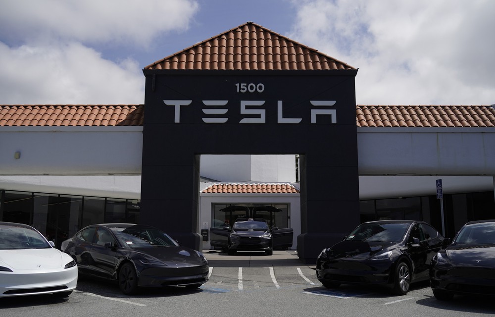 Tương lai của Tesla gắn liền với tỷ phú Elon Musk? - Ảnh 1. Tương lai của Tesla gắn liền với tỷ phú Elon Musk? - Ảnh 1.
