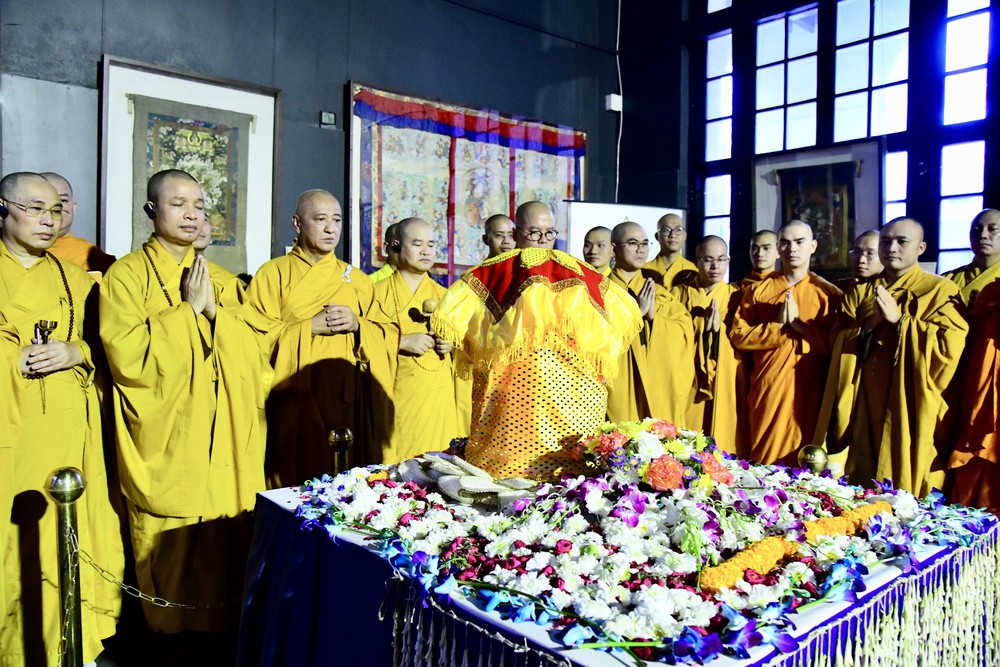 vnapotalledonnhanvacungruocxaloiducphatthichcamaunituandovevietnam8008554-17461473805321194158197.jpg