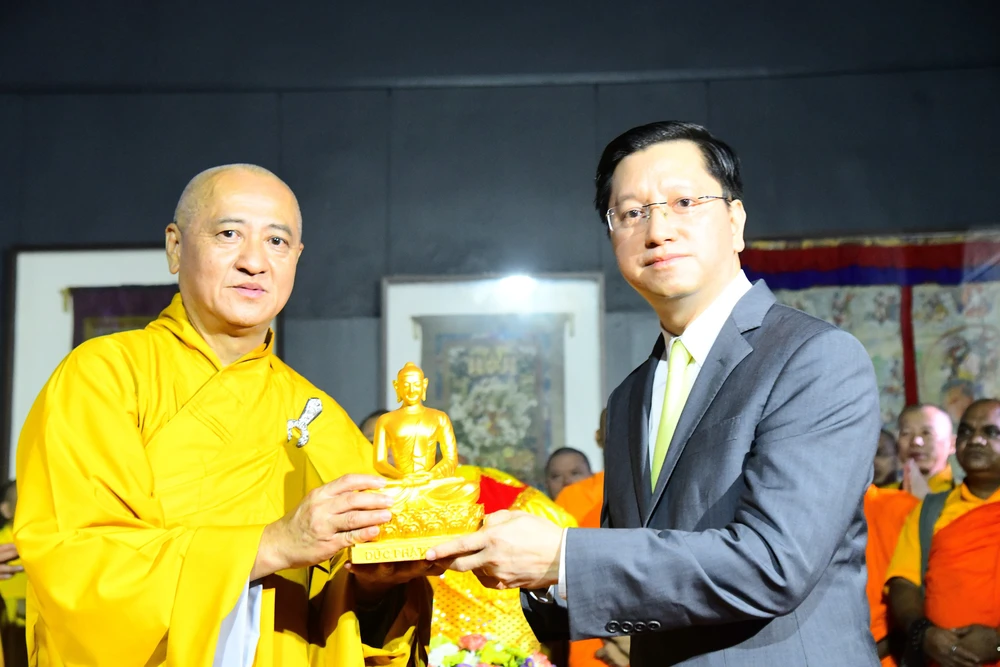 vnapotalledonnhanvacungruocxaloiducphatthichcamaunituandovevietnam8008559-1746147380337136989870.jpg