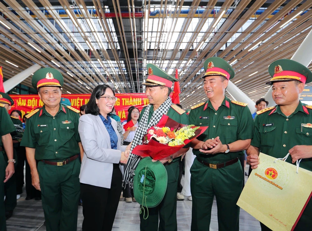 Thành phố Hồ Chí Minh lưu luyến chia tay các lực lượng tham gia Lễ diễu binh - Ảnh 5.