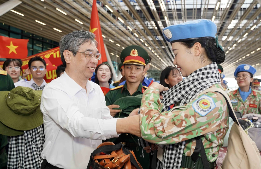 Thành phố Hồ Chí Minh lưu luyến chia tay các lực lượng tham gia Lễ diễu binh - Ảnh 3.