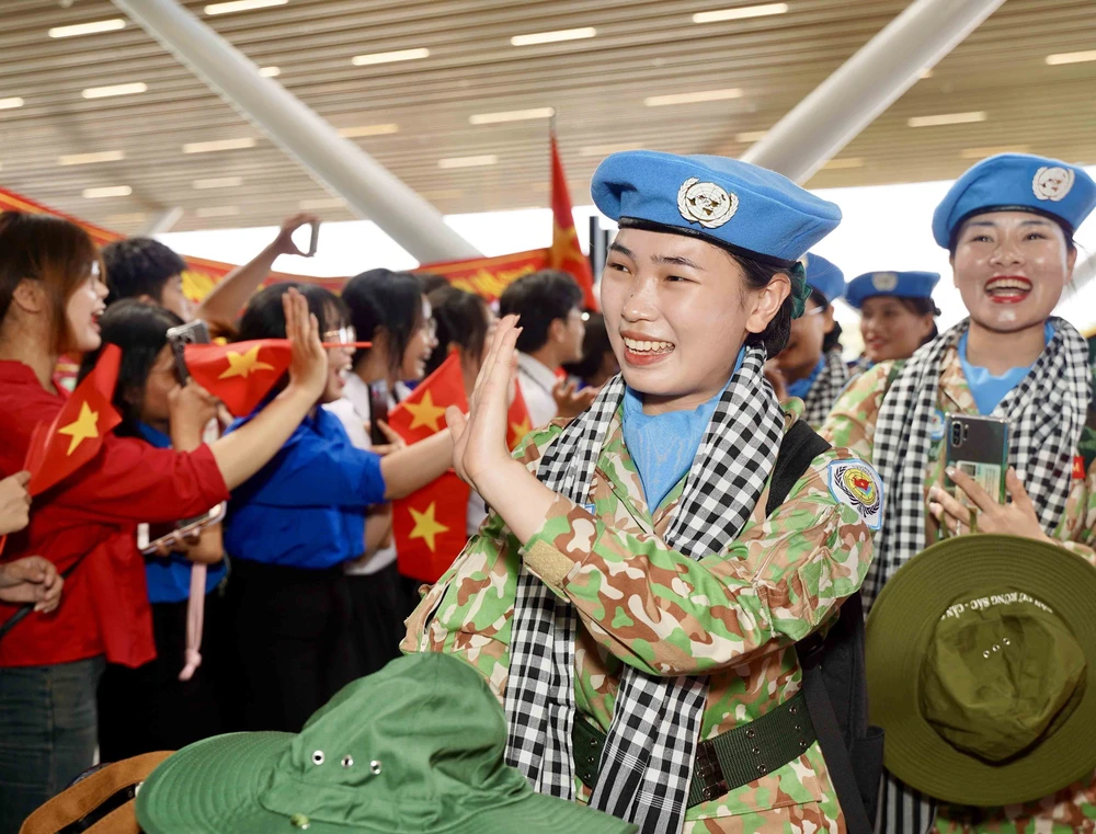 Thành phố Hồ Chí Minh lưu luyến chia tay các lực lượng tham gia Lễ diễu binh - Ảnh 10.