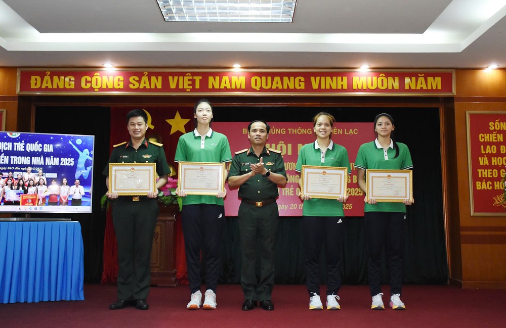Tin nóng thể thao sáng 21/5: Chủ công Việt Nam 17 tuổi cao 1m87 nhận vinh dự lớn sau chức vô địch quốc gia - Ảnh 1.