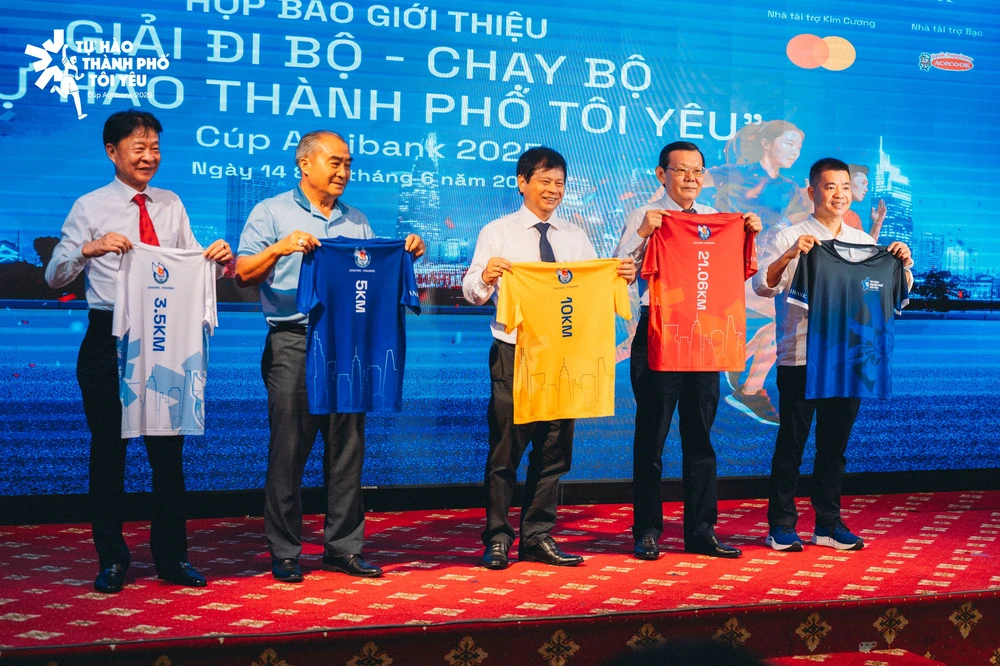 Giải đi bộ - chạy bộ &quot;Tự hào Thành phố tôi yêu&quot; chào mừng 100 năm Ngày Báo chí Cách mạng Việt Nam - Ảnh 1.