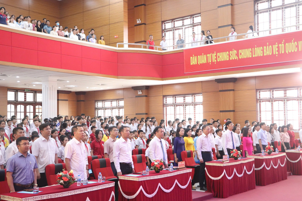 Lễ tuyên dương học sinh giỏi tiêu biểu huyện Ba Vì năm học 2024-2025: Ngày hội tôn vinh tri thức - Ảnh 1.