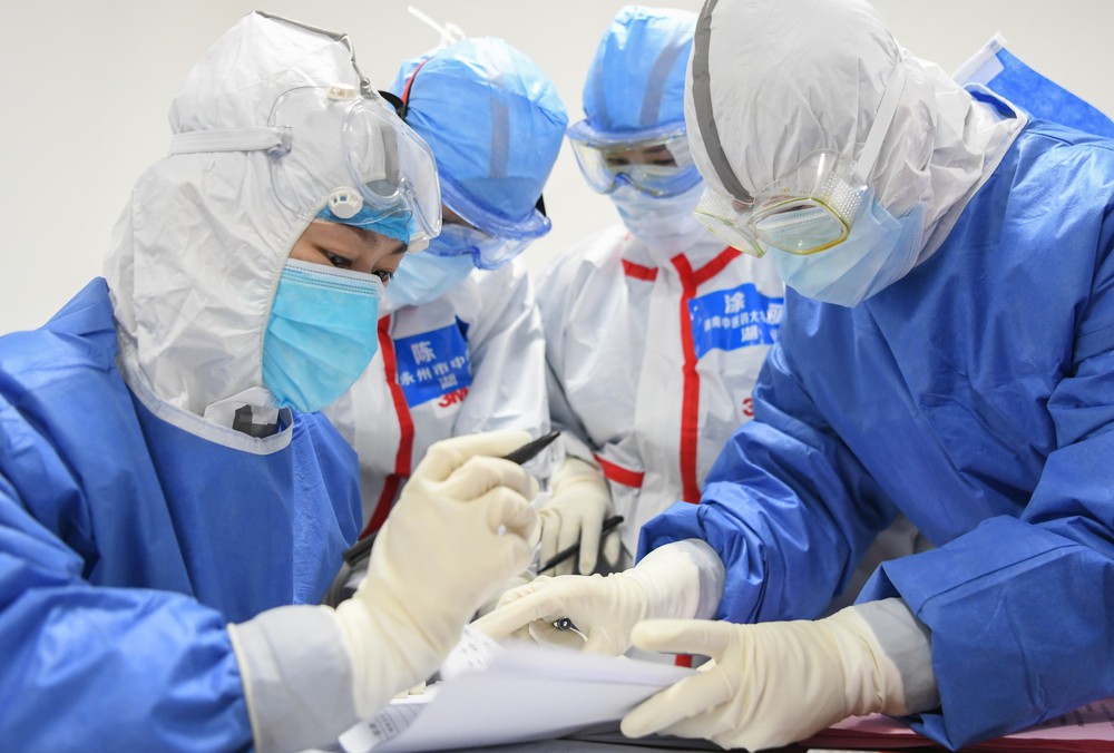 Chủng virus SARS-CoV-2 lưu hành chủ yếu tại Trung Quốc có độc tính tương đối thấp - Ảnh 2.