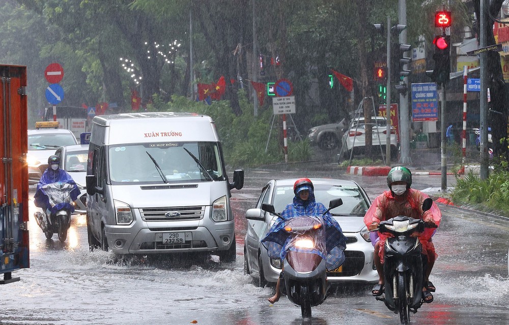 Thời tiết ngày 22/5: Nhiều khu vực ngày nắng, chiều tối và đêm mưa dông - Ảnh 3.