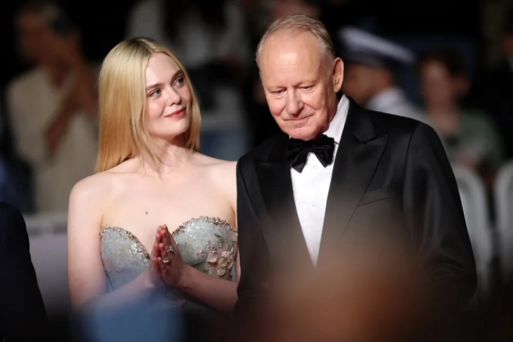 Cannes 2025: &quot;Sentimental Value&quot; của Elle Fanning gây ấn tượng mạnh với tràng pháo tay 19 phút - Ảnh 1.