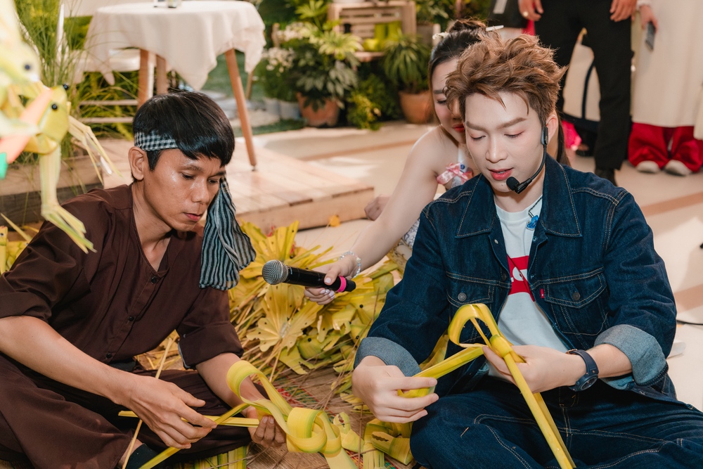 Tăng Phúc lan tỏa tình yêu áo dài trong fan meeting đầu tiên ở TP.HCM - Ảnh 3.