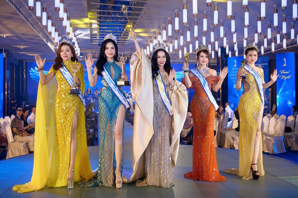 Annie Nguyễn đăng quang Hoa hậu Doanh nhân Hoà bình Thế giới 2025 tại Đài Loan - Ảnh 8. Annie Nguyễn đăng quang Hoa hậu Doanh nhân Hoà bình Thế giới 2025 tại Đài Loan - Ảnh 8.