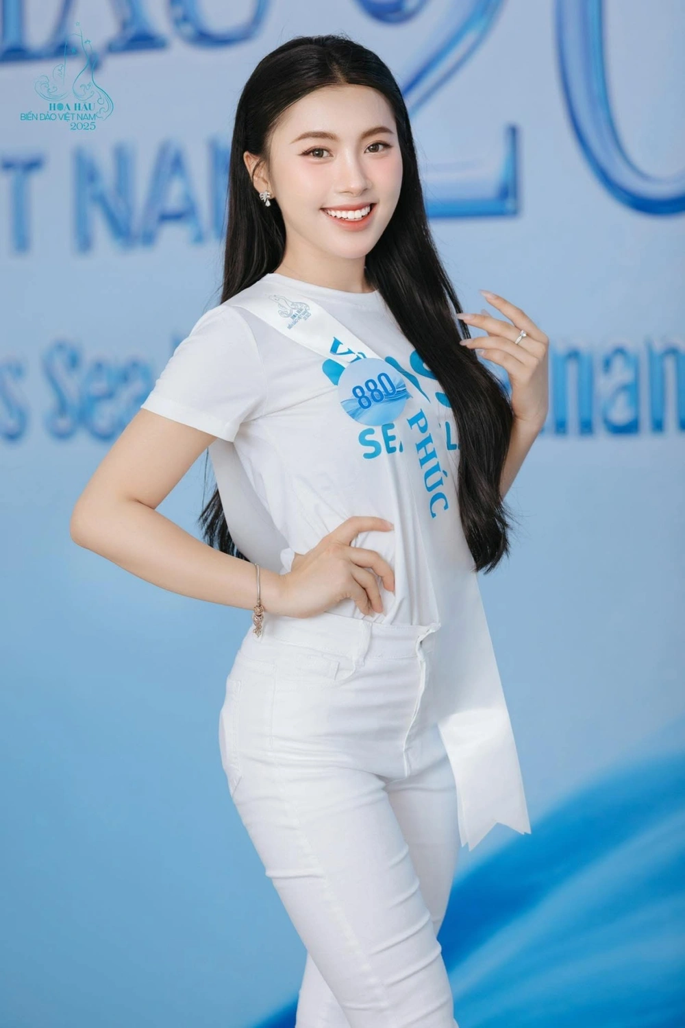 Phùng Thanh Hằng chiến thắng ‘Best Fashion’ tại Hoa hậu Biển Đảo Việt Nam 2025 - Ảnh 4.