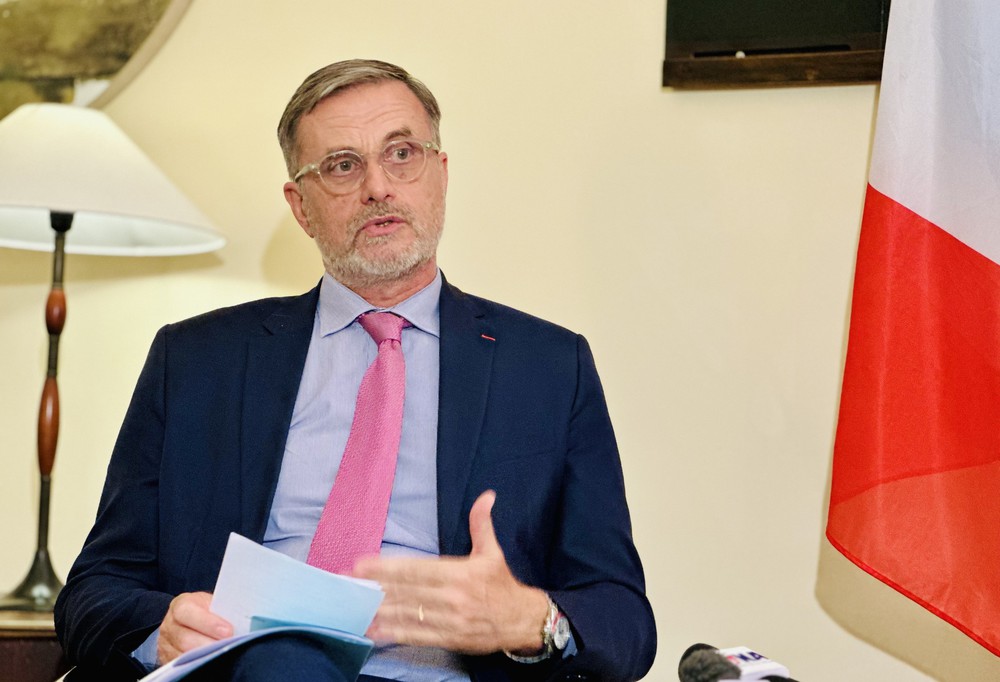 Đại sứ Olivier Brochet: Tiếp tục khẳng định sự phát triển mạnh mẽ của quan hệ giữa Pháp và Việt Nam - Ảnh 1.