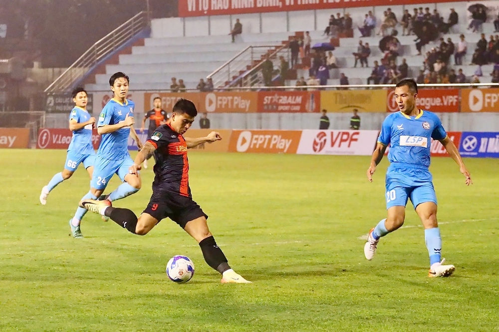 Tiến Linh đón đồng đội tuyển thủ quốc gia, Công an TP.HCM nâng cấp lực lượng - Ảnh 1.