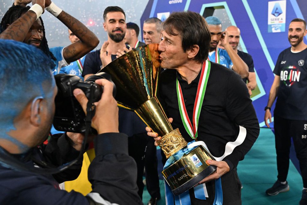 Antonio Conte đã được vinh danh là HLV xuất sắc nhất mùa giải Serie A 2024-2025.