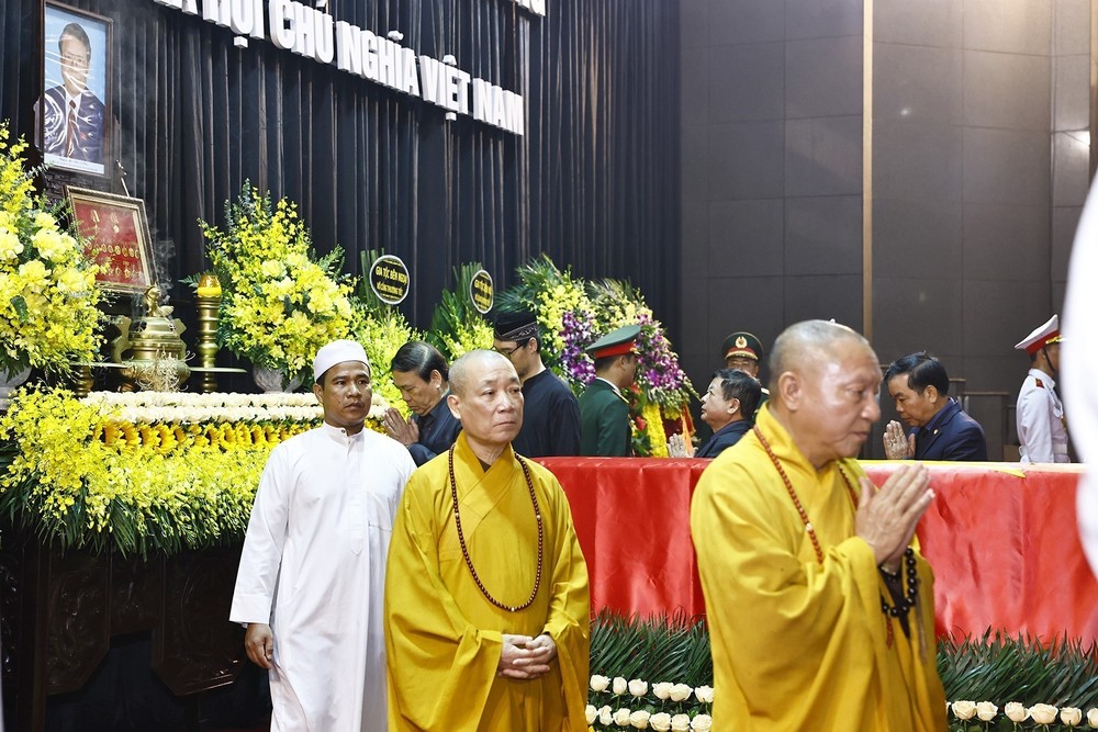 Lễ Quốc tang nguyên Chủ tịch nước Trần Đức Lương - Ảnh 27.