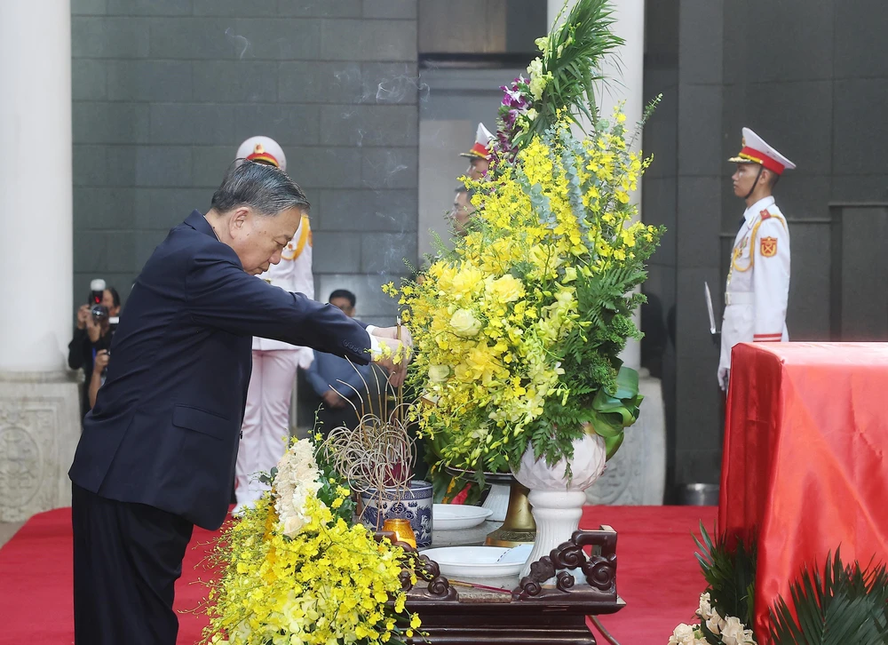 Lễ Quốc tang nguyên Chủ tịch nước Trần Đức Lương - Ảnh 3.
