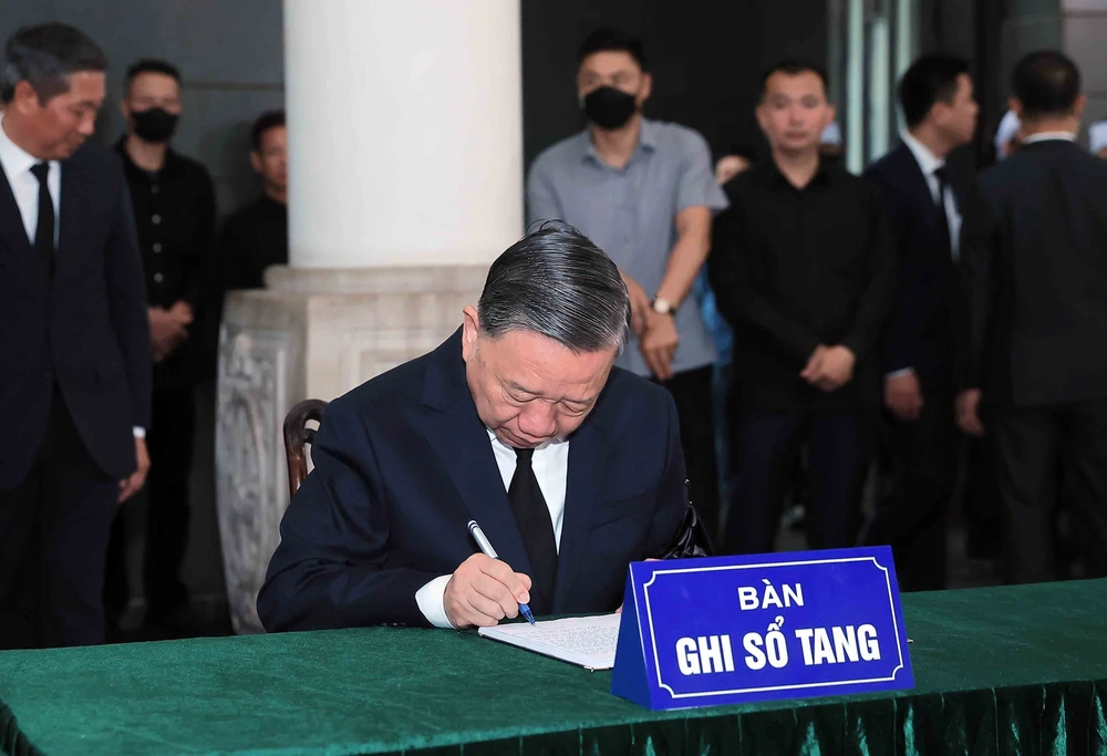 Lễ Quốc tang nguyên Chủ tịch nước Trần Đức Lương - Ảnh 10.