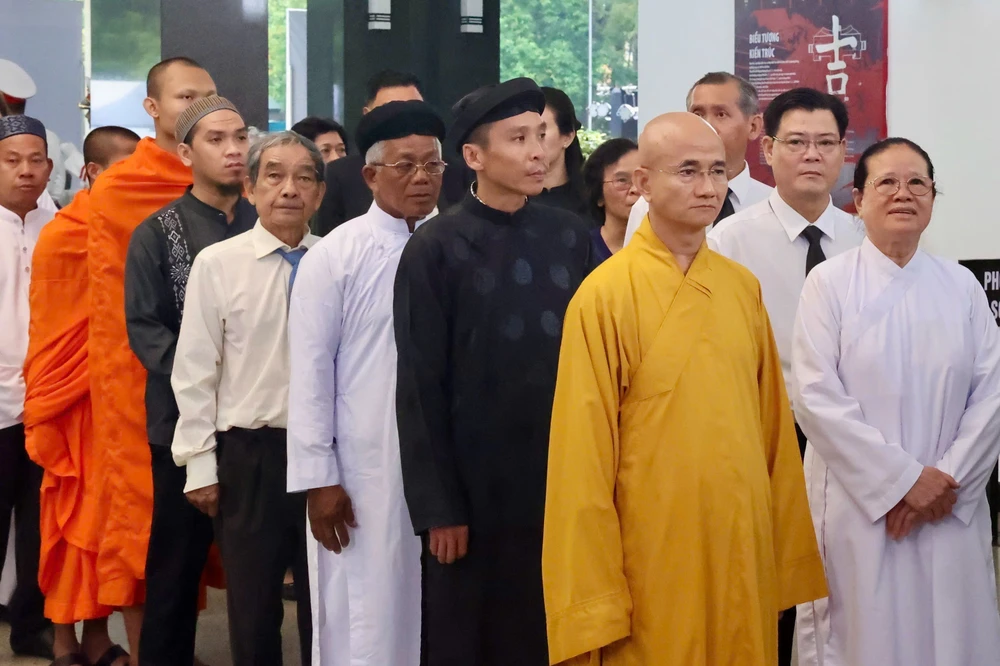 Lễ Quốc tang nguyên Chủ tịch nước Trần Đức Lương tại Thành phố Hồ Chí Minh - Ảnh 3.