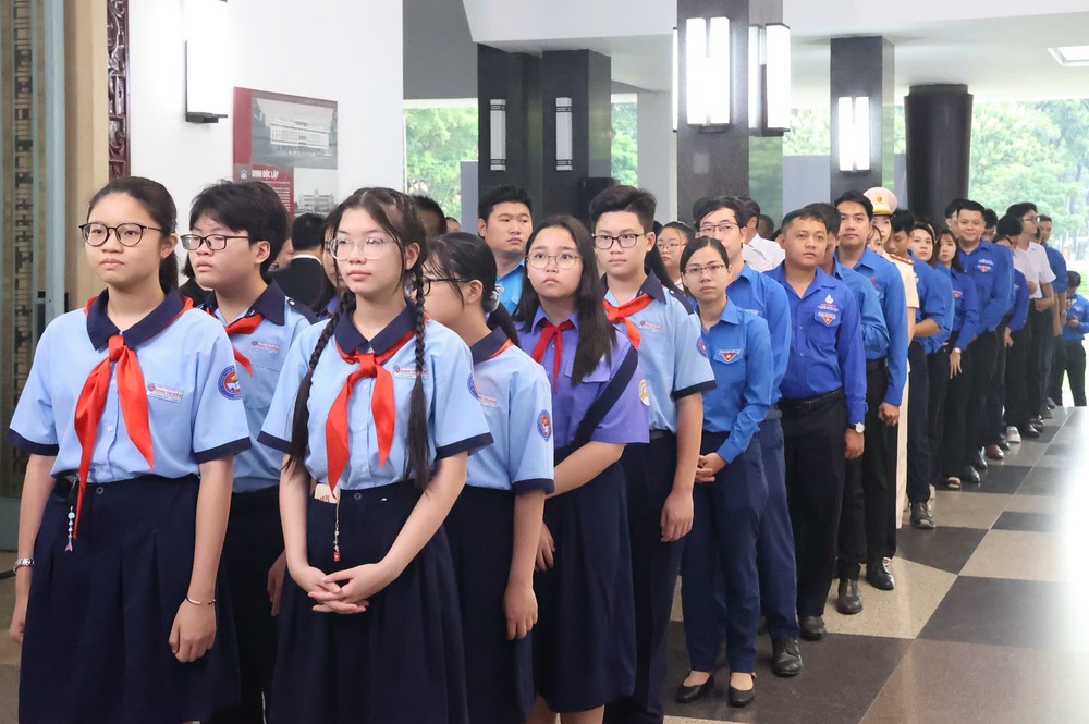 Lễ Quốc tang nguyên Chủ tịch nước Trần Đức Lương tại Thành phố Hồ Chí Minh - Ảnh 4.
