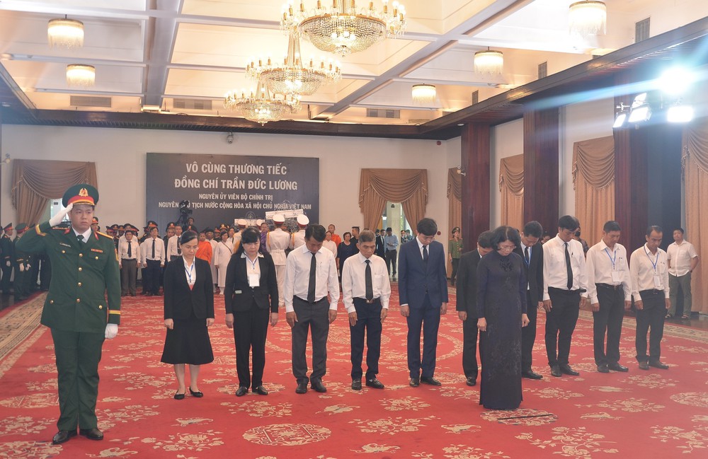 Lễ Quốc tang nguyên Chủ tịch nước Trần Đức Lương tại Thành phố Hồ Chí Minh - Ảnh 7.