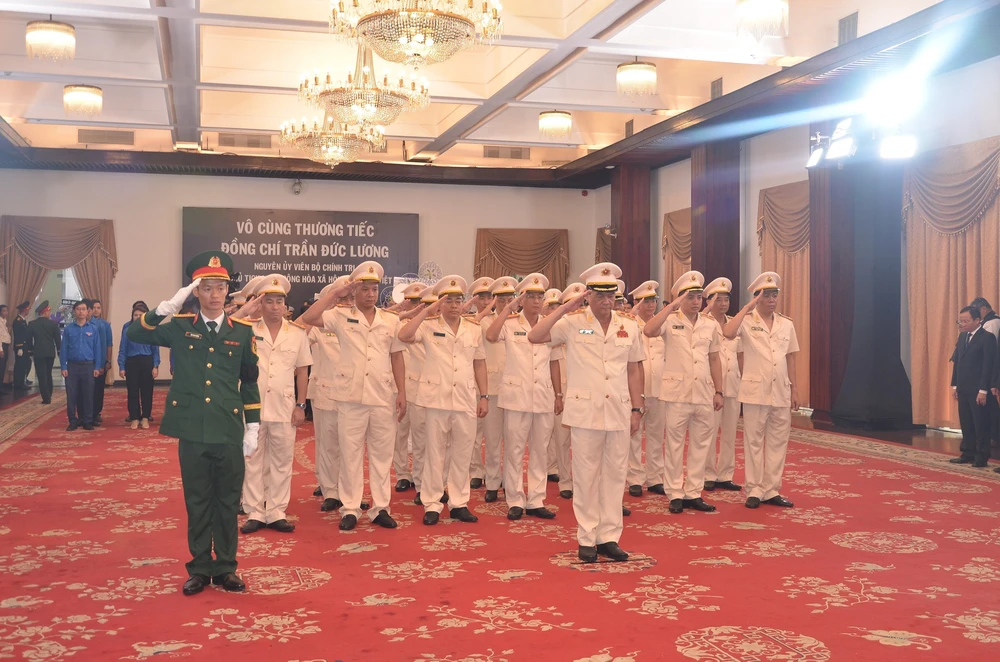 Lễ Quốc tang nguyên Chủ tịch nước Trần Đức Lương tại Thành phố Hồ Chí Minh - Ảnh 5.