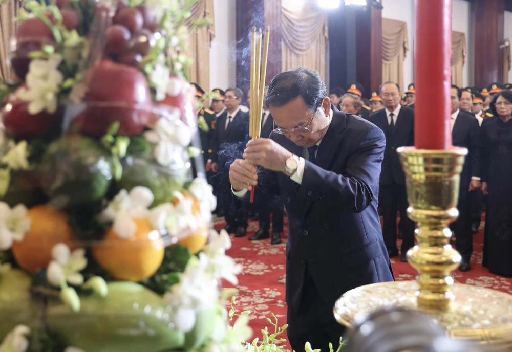 Lễ Quốc tang nguyên Chủ tịch nước Trần Đức Lương tại Thành phố Hồ Chí Minh - Ảnh 3.