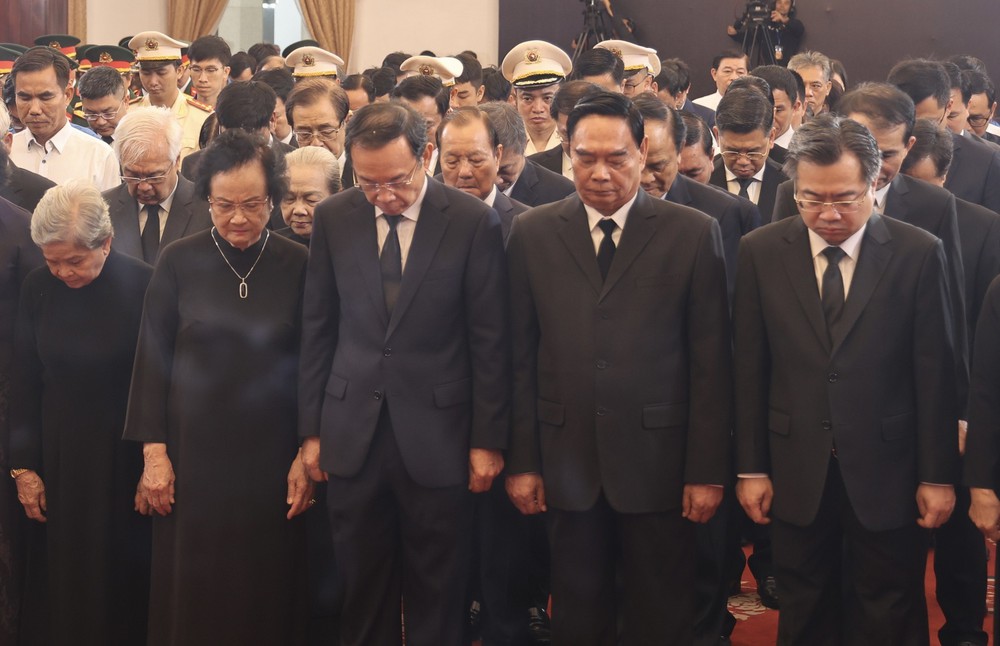 Lễ Quốc tang nguyên Chủ tịch nước Trần Đức Lương tại Thành phố Hồ Chí Minh - Ảnh 3.