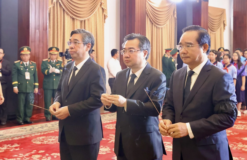 Lễ Quốc tang nguyên Chủ tịch nước Trần Đức Lương tại Thành phố Hồ Chí Minh - Ảnh 6.