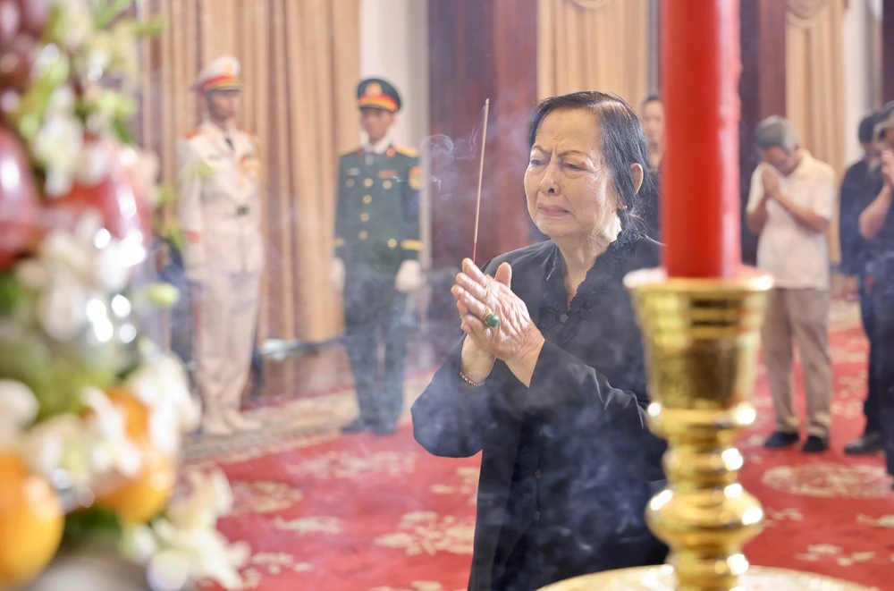 Lễ Quốc tang nguyên Chủ tịch nước Trần Đức Lương tại Thành phố Hồ Chí Minh - Ảnh 10.