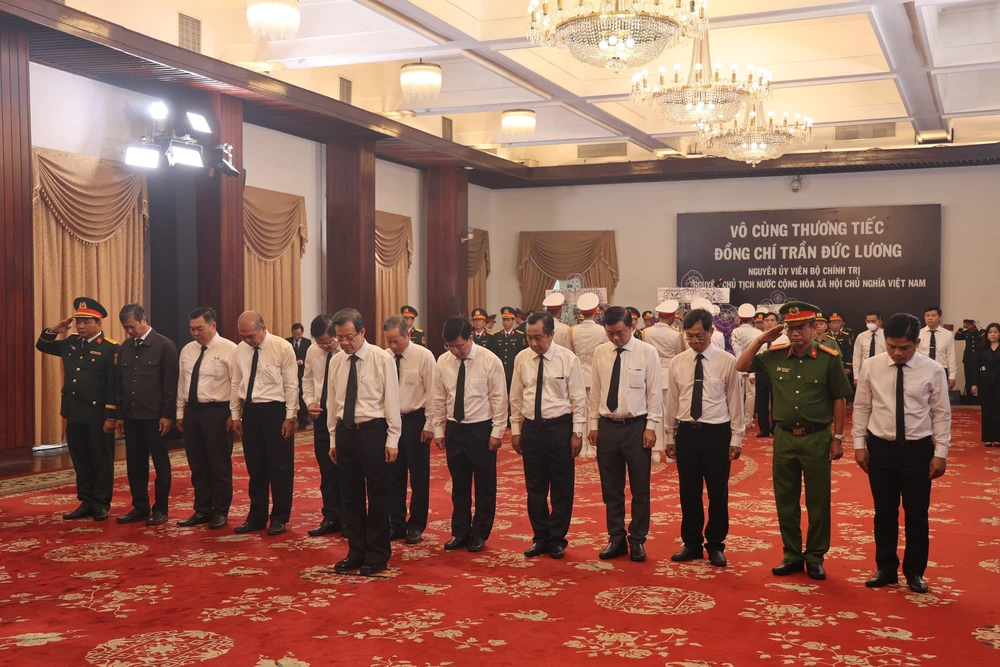 Lễ Quốc tang nguyên Chủ tịch nước Trần Đức Lương tại Thành phố Hồ Chí Minh - Ảnh 20.