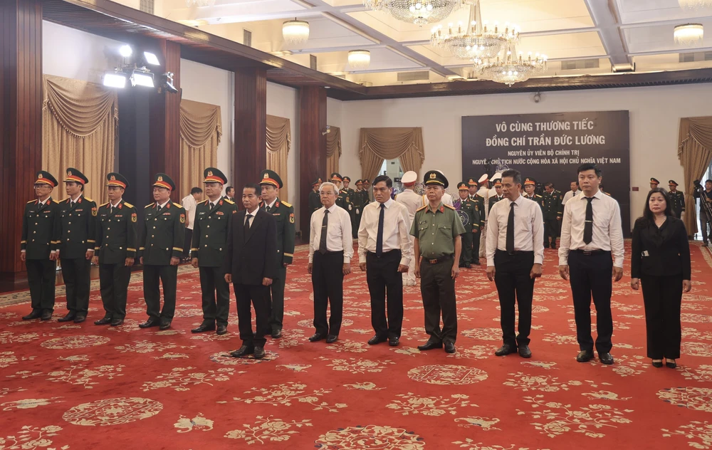 Lễ Quốc tang nguyên Chủ tịch nước Trần Đức Lương tại Thành phố Hồ Chí Minh - Ảnh 19.