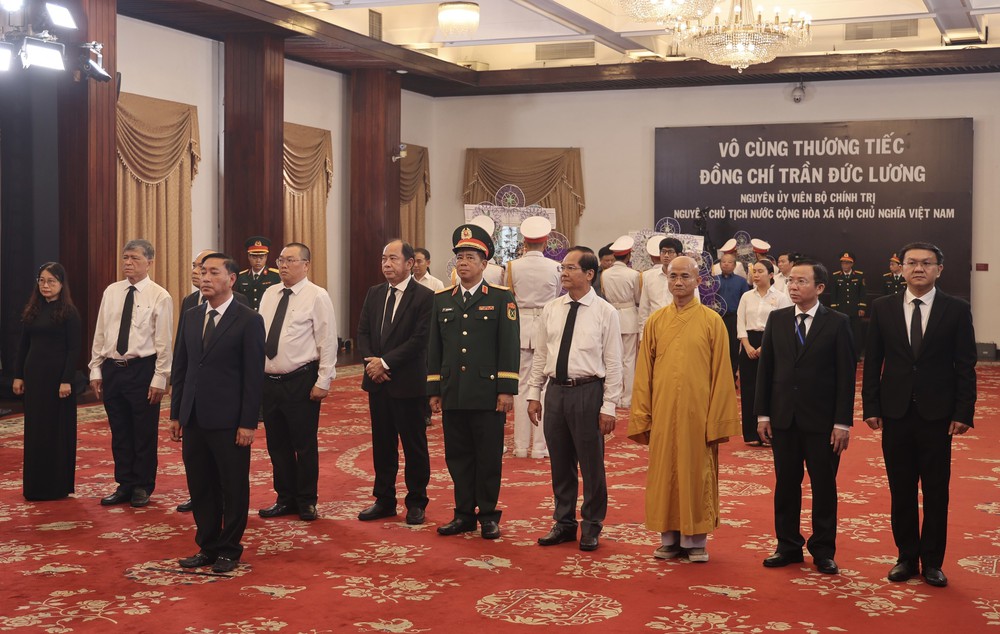 Lễ Quốc tang nguyên Chủ tịch nước Trần Đức Lương tại Thành phố Hồ Chí Minh - Ảnh 11.