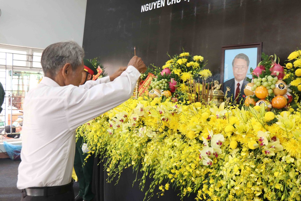 Lễ tang nguyên Chủ tịch nước Trần Đức Lương tại Quảng Ngãi - Ảnh 3.