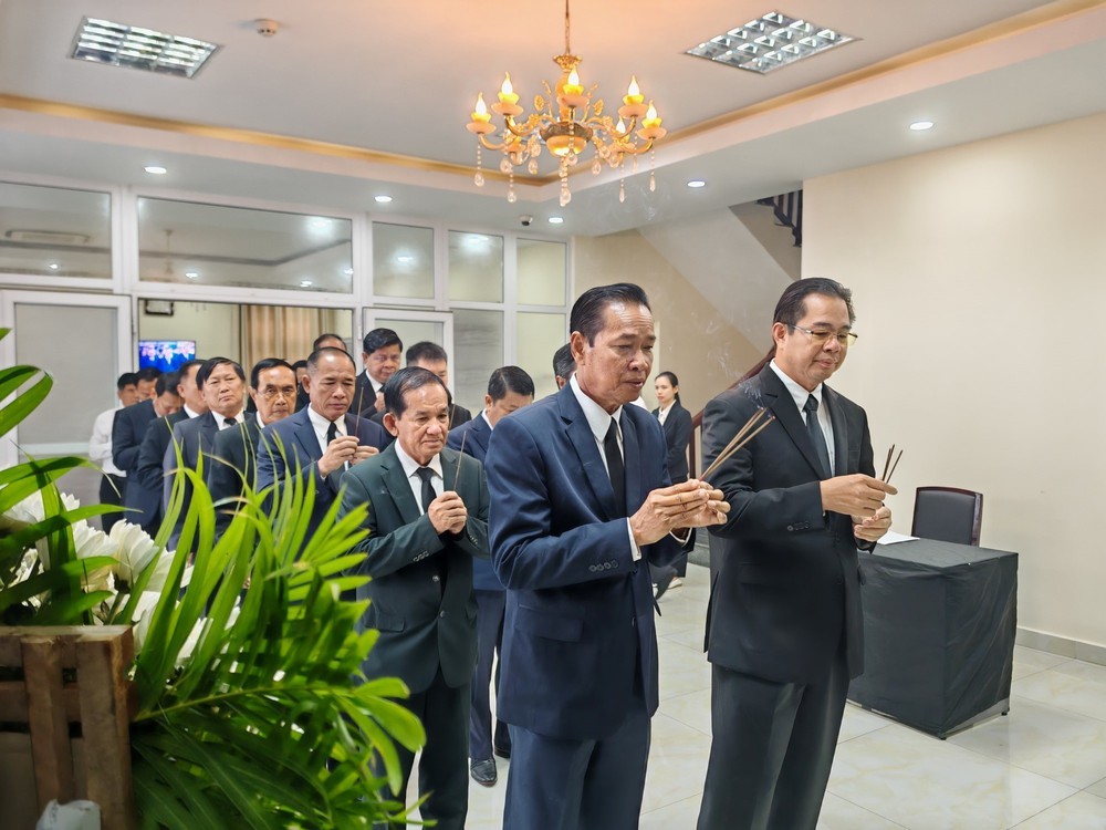 Trang trọng lễ viếng nguyên Chủ tịch nước Trần Đức Lương tại Campuchia - Ảnh 6.