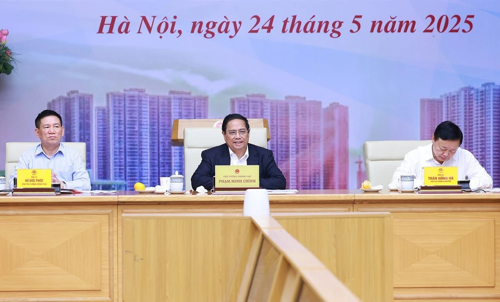 Thủ tướng Phạm Minh Chính: Triển khai ngay giải pháp để giảm chênh lệch giá vàng trong nước và quốc tế - Ảnh 1.