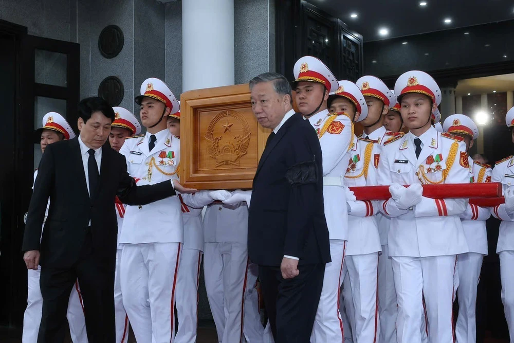 Lễ đưa tang nguyên Chủ tịch nước Trần Đức Lương - Ảnh 2.
