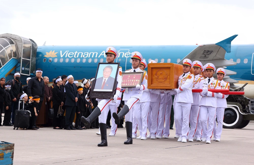 Lễ đưa tang nguyên Chủ tịch nước Trần Đức Lương - Ảnh 12.