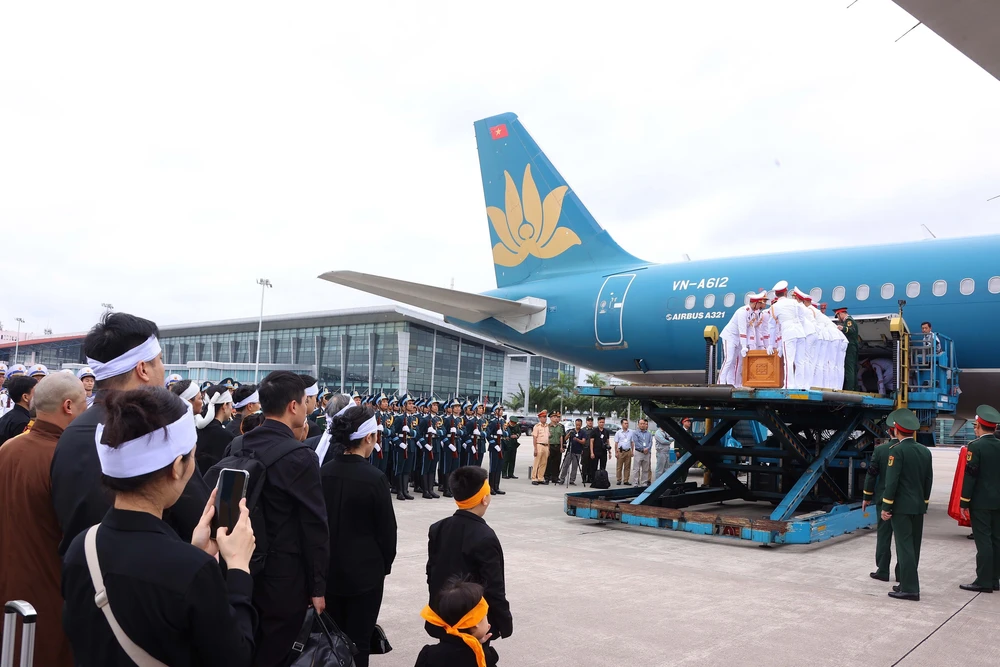 Lễ đưa tang nguyên Chủ tịch nước Trần Đức Lương - Ảnh 13.