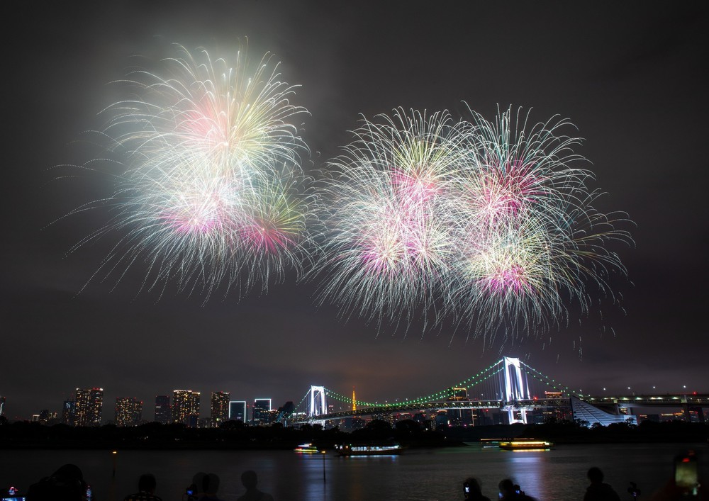 Tokyo khởi đầu mùa pháo hoa với màn trình diễn ấn tượng - Ảnh 3. Tokyo khởi đầu mùa pháo hoa với màn trình diễn ấn tượng - Ảnh 3.