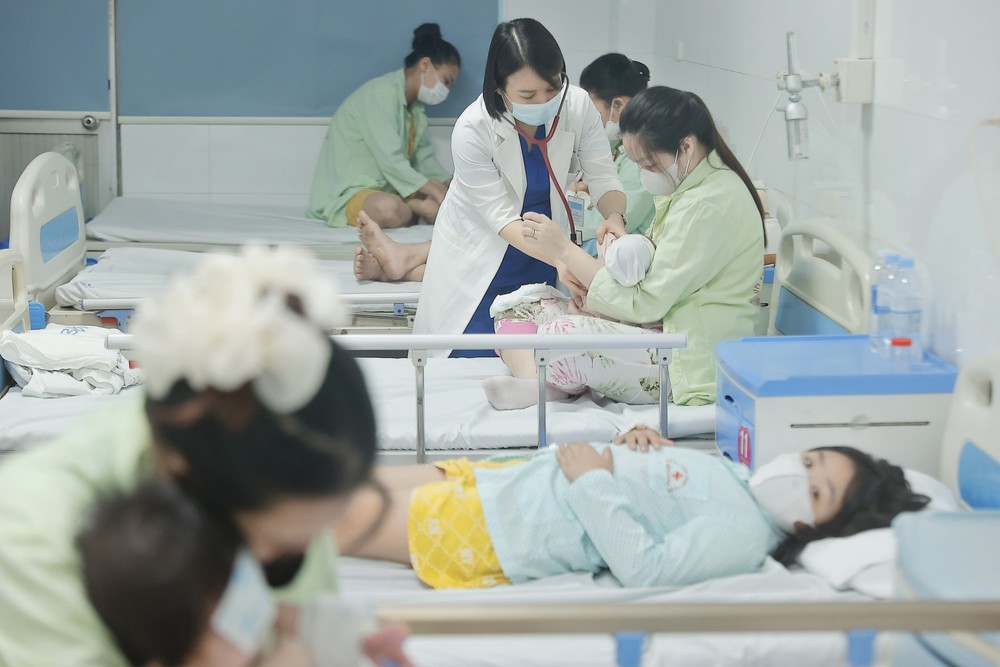 Bệnh sốt xuất huyết, tay chân miệng, COVID-19 có xu hướng tăng cục bộ - Ảnh 2.