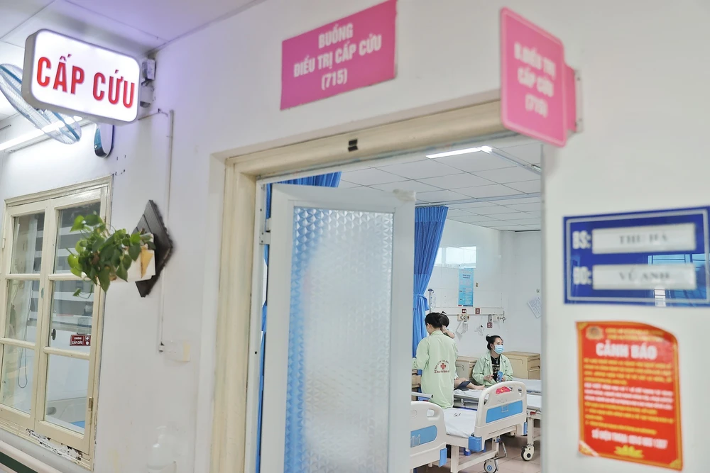Bệnh sốt xuất huyết, tay chân miệng, COVID-19 có xu hướng tăng cục bộ - Ảnh 1.