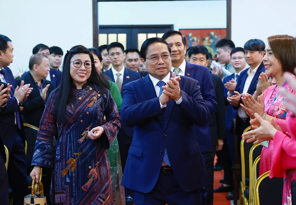 Thủ tướng Phạm Minh Chính gặp gỡ cộng đồng người Việt Nam tại Malaysia - Ảnh 3.