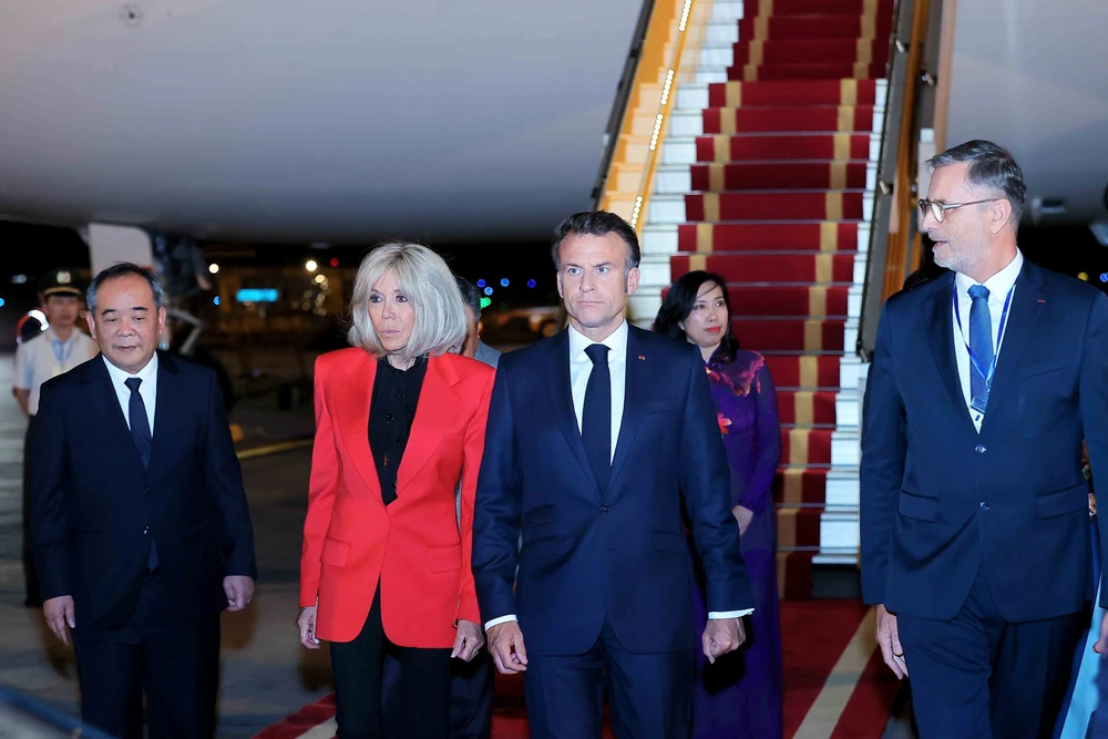 Tổng thống Pháp Emmanuel Macron và Phu nhân bắt đầu thăm cấp Nhà nước tới Việt Nam - Ảnh 5.