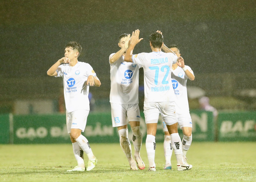 Tin nóng bóng đá Việt hôm nay 27/5: Tuấn Hải chỉ ra hạn chế của Hà Nội FC; Quảng Ninh đánh bại đội bóng của cố vấn Park Hang Seo - Ảnh 2.