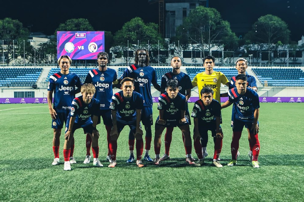 Thủ môn U22 Việt Nam chia tay đội bóng Singapore về lại Đà Nẵng - Ảnh 1.