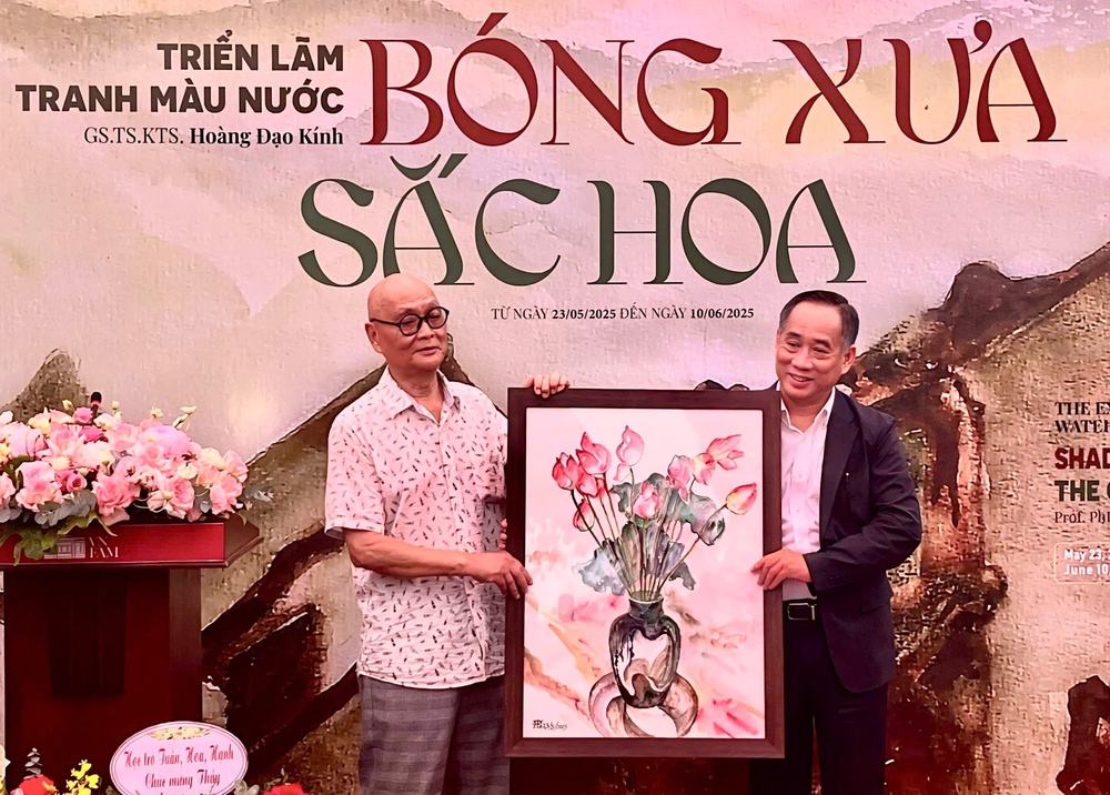 Hoàng Đạo Kính - họa bóng xưa, gọi sắc hoa về - Ảnh 1.